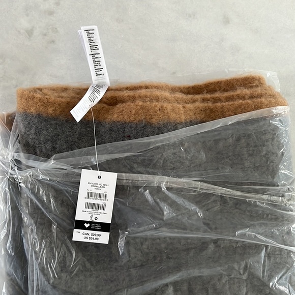 Brand New - Never Worn - Picture 2 of 4